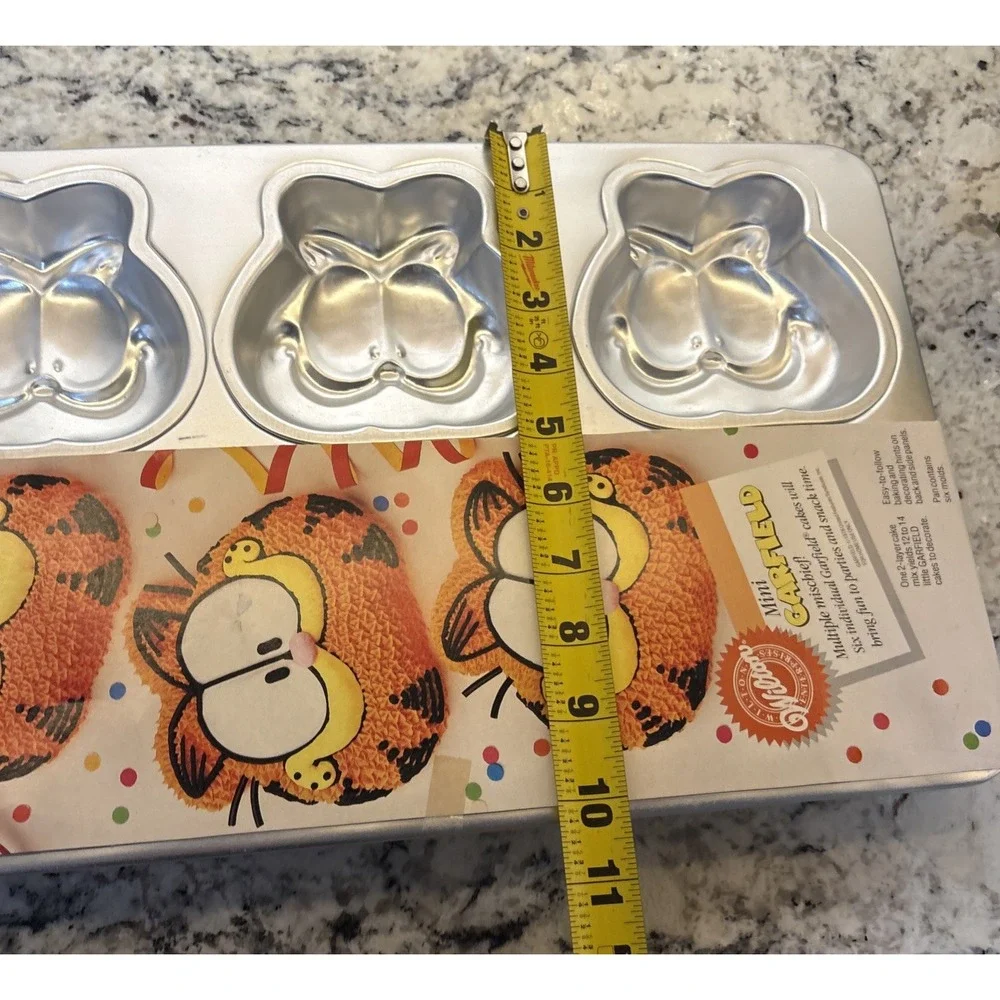 Vintage 1992 Wilton Garfield Face Cake Molds NOS Nostalgia Baking‎ Cartoon Cat